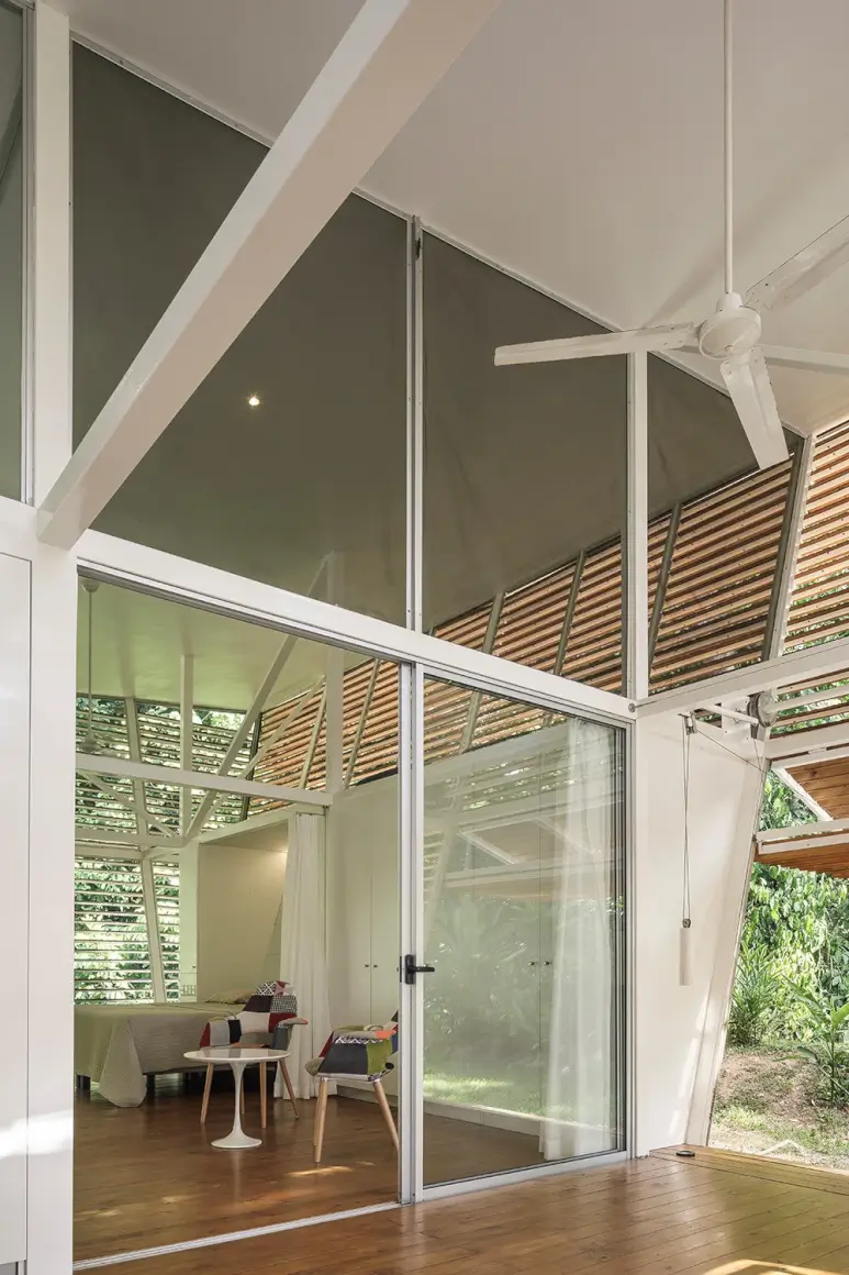 No Footprint House by Oliver Schütte