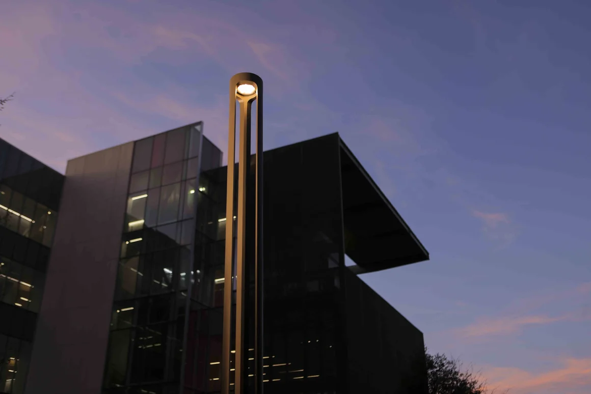 Outline Column Light | 2024