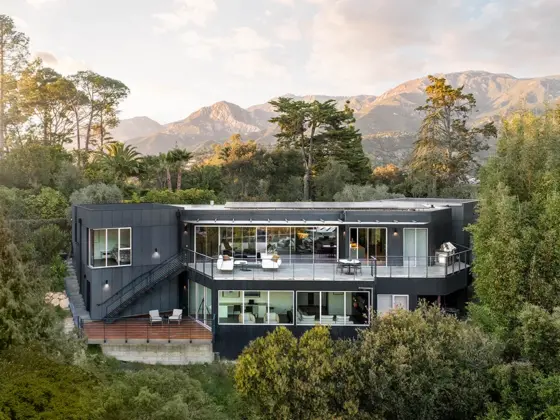 Fire House by Tighe Archtiecture