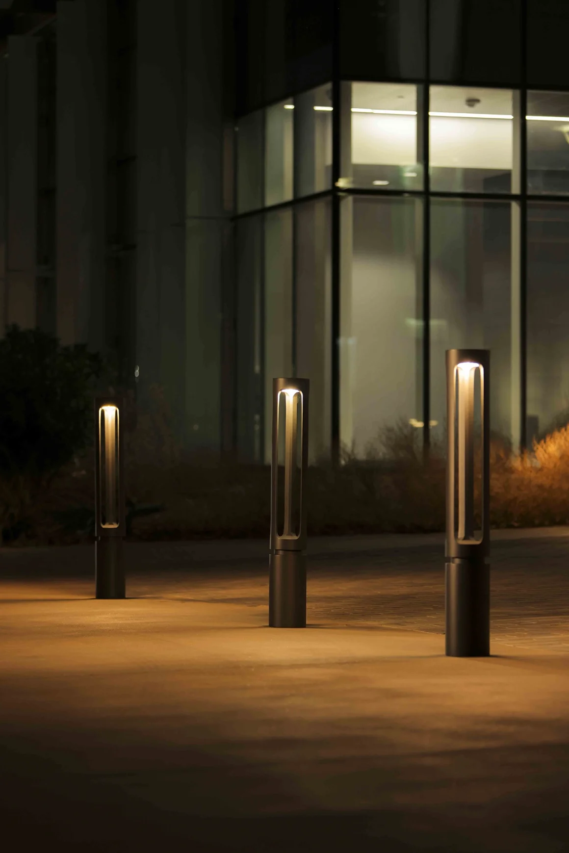 Outline Column Light | 2024